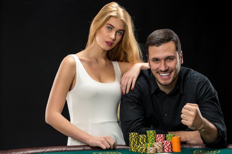 Antarmuka studio live dealer blackjack di aplikasi mobile gocap123 dengan dealer profesional